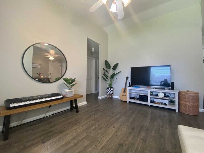 Foto del edificio - Price Reduced!! Great twin home walking di...