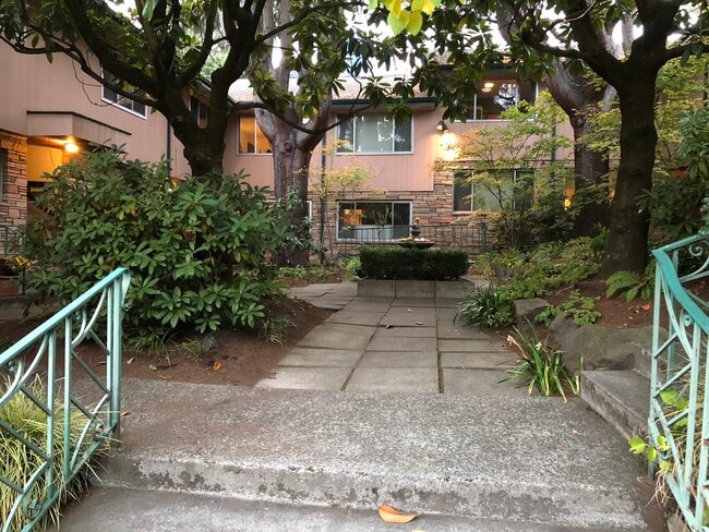 Building Photo - 711 3rd Ave W