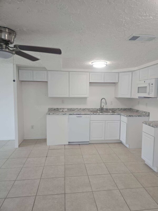 Foto del edificio - 9815 Hidden Ln