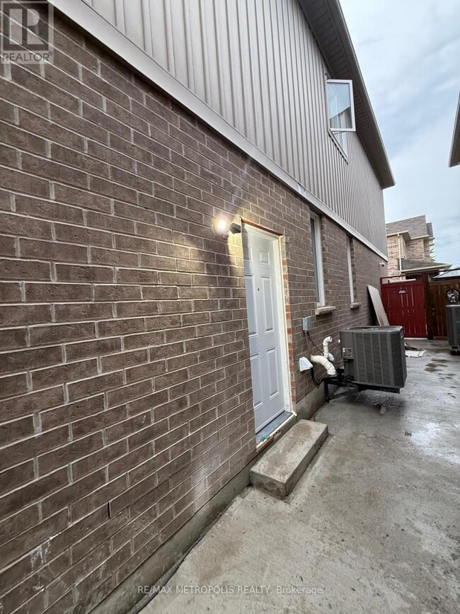 Building Photo - 1335 Aldsworth Cr