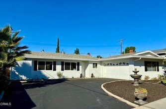 Building Photo - 75 Maxine Ave