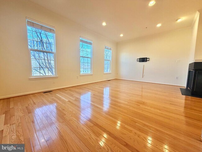 Building Photo - 9710 Washingtonian Blvd