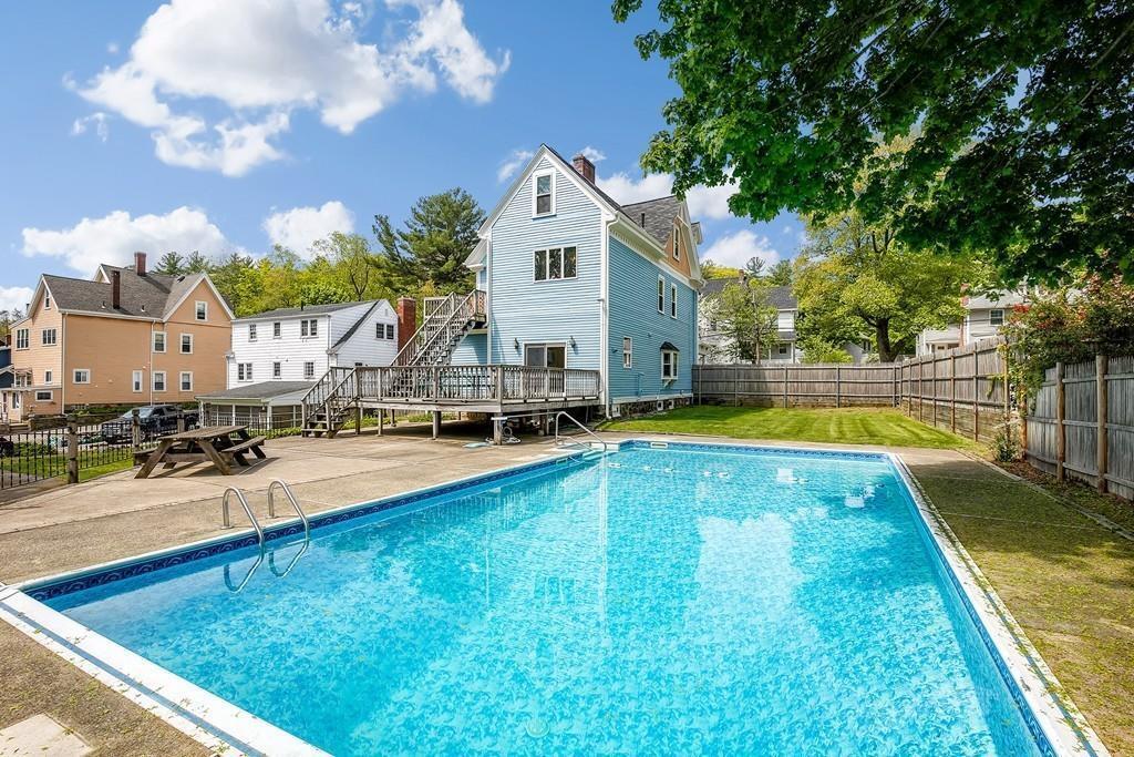 Piscina y patio trasero. El inquilino tiene uso exclusivo de seguridad - 118 Greenwood St