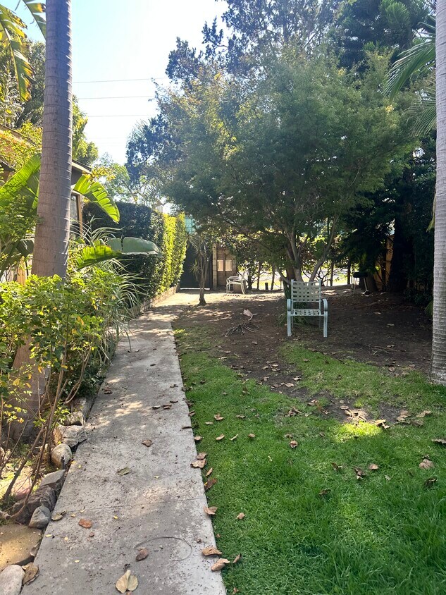 Foto principal - 2538 1/2 Military Ave