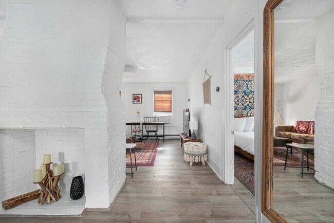 Building Photo - 136 Main St