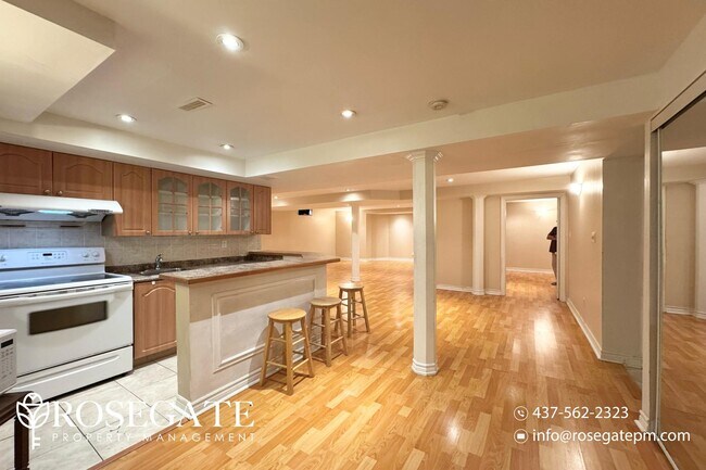 Photo du bâtiment - Renovated 2-Bedroom Lower Unit | 800 Sq Ft...