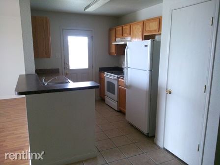 Building Photo - 2106 Schorn Dr