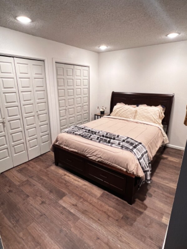 Building Photo - 102 W Berry Dr