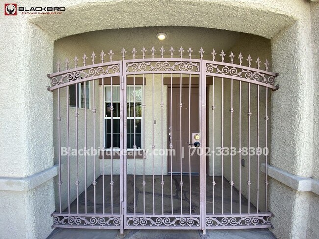 Building Photo - Single Story Pool Solar Panels 4 beds