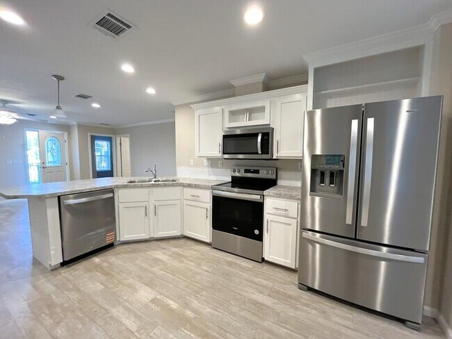 Foto del edificio - 5444 Ryegrass Ct