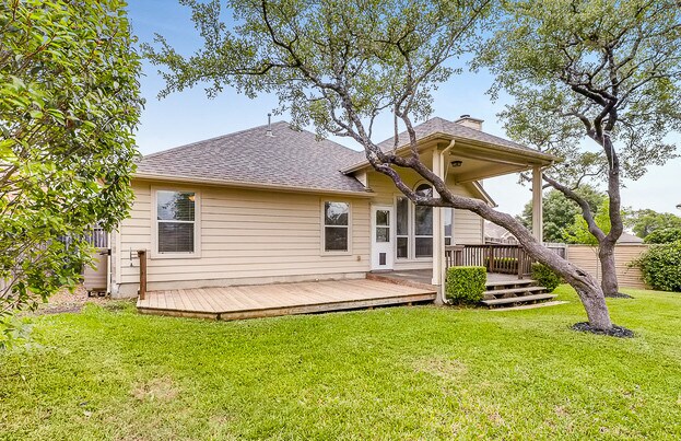Building Photo - 4-BEDROOM HOME IN LAKESIDE