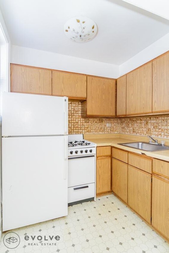 Primary Photo - 730 W Belmont Ave