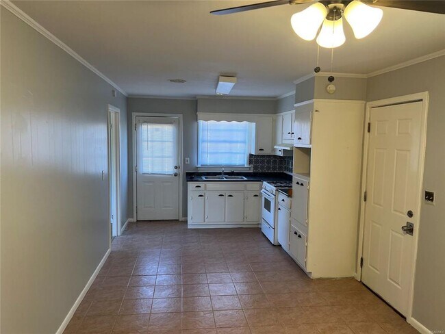 Building Photo - 1563 Marlowe Dr