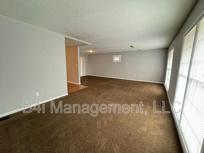 Building Photo - 8035 Devonshire Dr