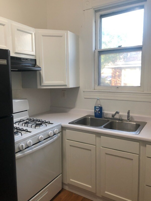 Foto del edificio - 114 E 10th St