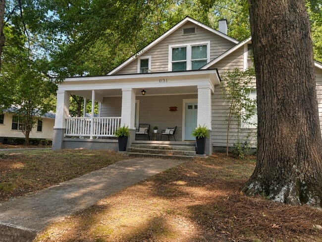 Building Photo - 631 Woodland Ave SE