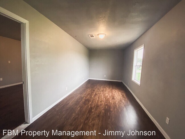 Building Photo - 4 br, 2.5 bath House - 601 E Main Street