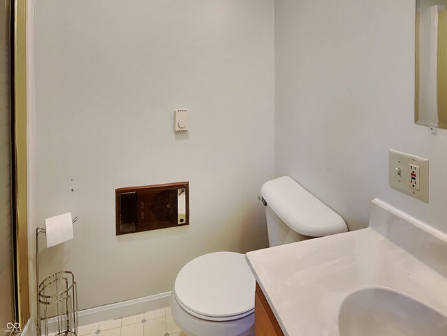 Building Photo - 4 W Main St