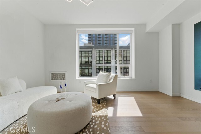 Foto del edificio - 1050 S Grand Ave