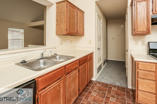 Building Photo - 6 Month Lease Offer!