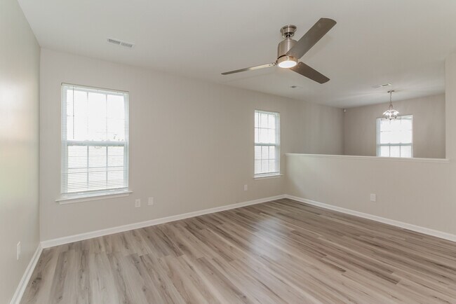 Building Photo - Adorable 4 Bedroom Home