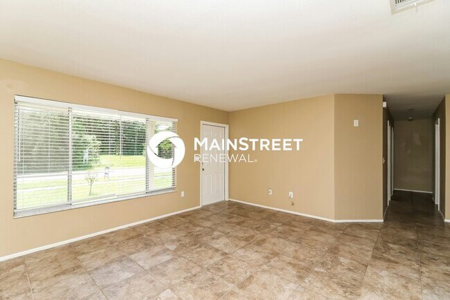 Foto del edificio - 3 Bedroom Pet-Friendly Home in North Port, FL with Main Street Renewal