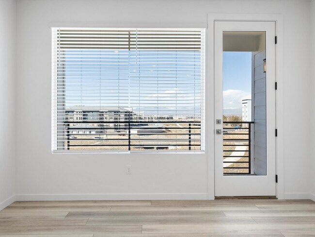 Foto del edificio - 6153 N Ceylon St