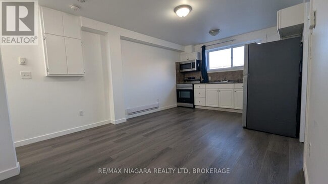 Building Photo - 214 Erie St