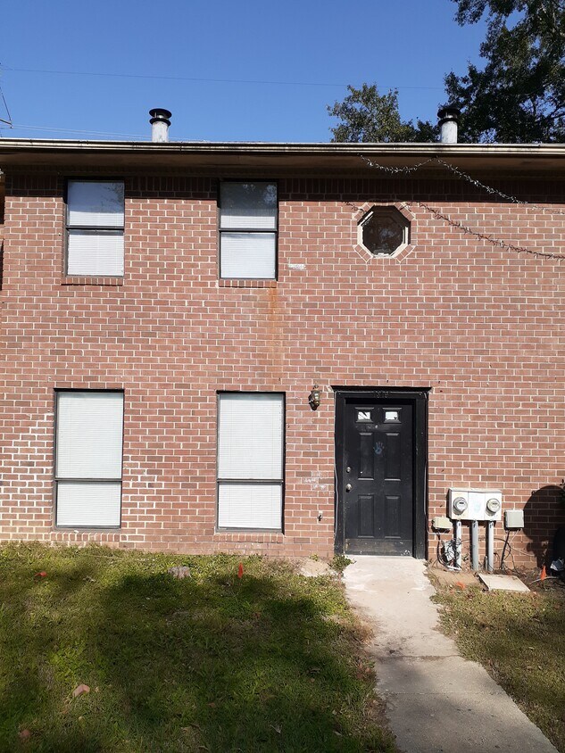 Primary Photo - 1319 Lakeview Dr NW
