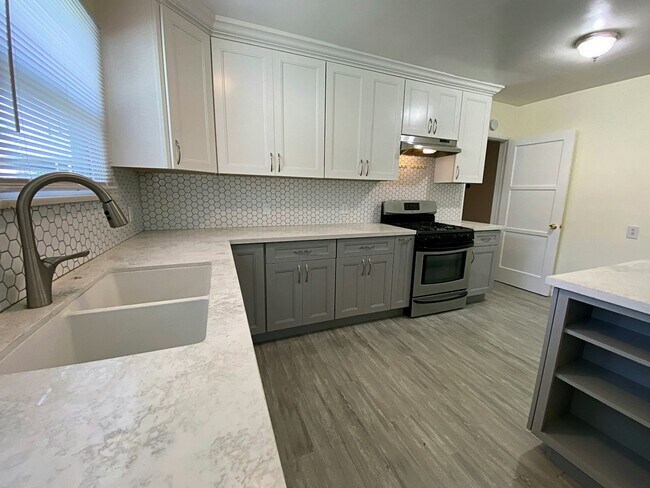Foto del edificio - 14509 Cullen Street
