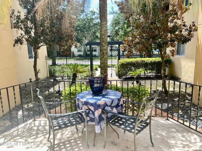Foto del edificio - 2159 Riverside Ave
