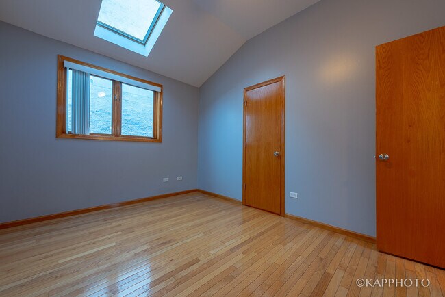 Building Photo - 741 S Claremont Ave