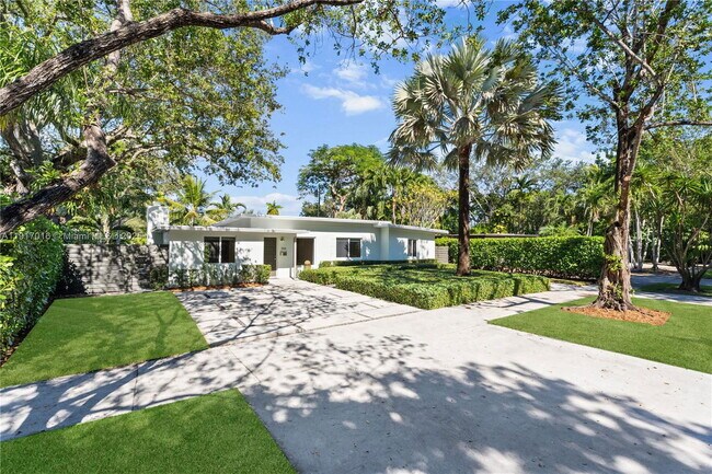 Building Photo - 5865 SW 48th St