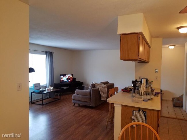 Building Photo - 2 br, 1 bath Apartment - 54 Eton Way