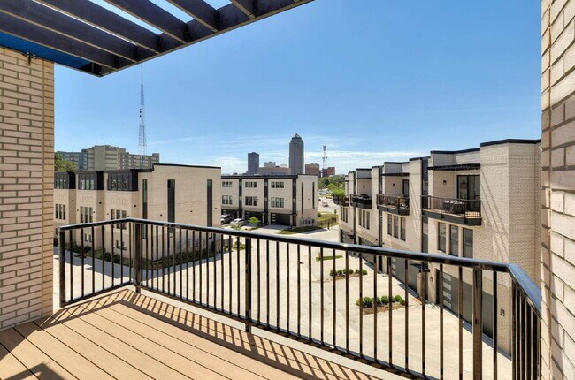 Foto del edificio - Luxury 2 Bedroom / 2.5 Bathroom Townhome w...