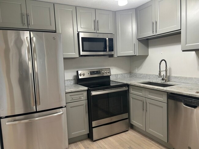 Building Photo - 380A Great Rd