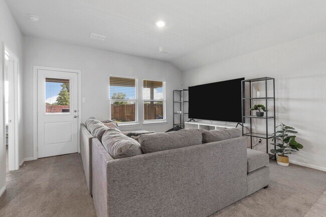 Foto del edificio - Beautiful 3/2 in Great Argyle/Denton Location