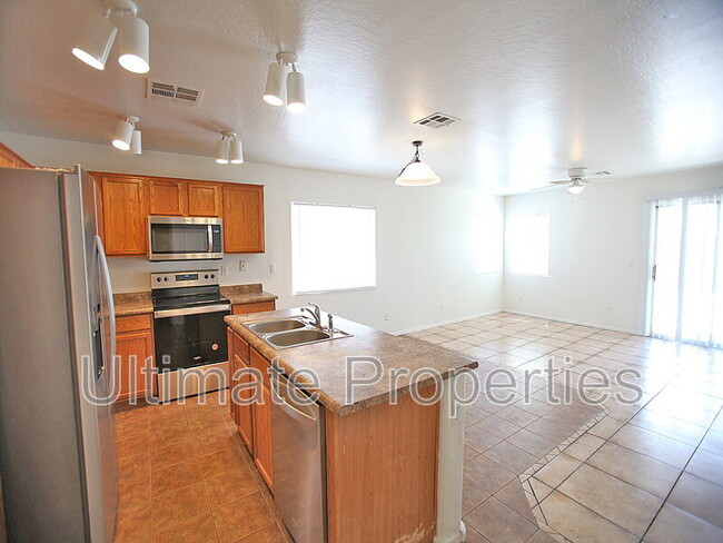 Foto del edificio - 22801 W Yavapai St