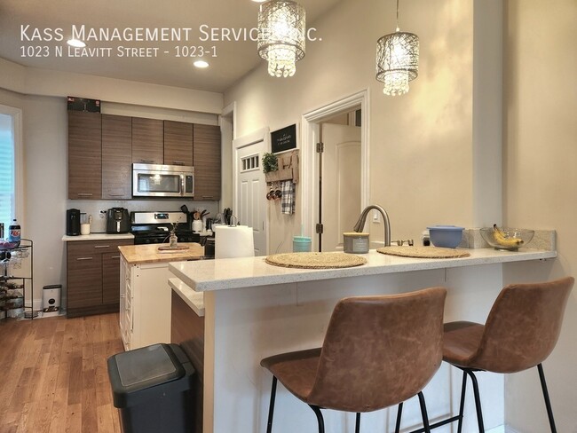 Foto del edificio - 1023 N Leavitt St