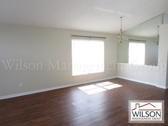 Building Photo - 3 br, 2 bath House - 3215 Crystal Creek Blvd.