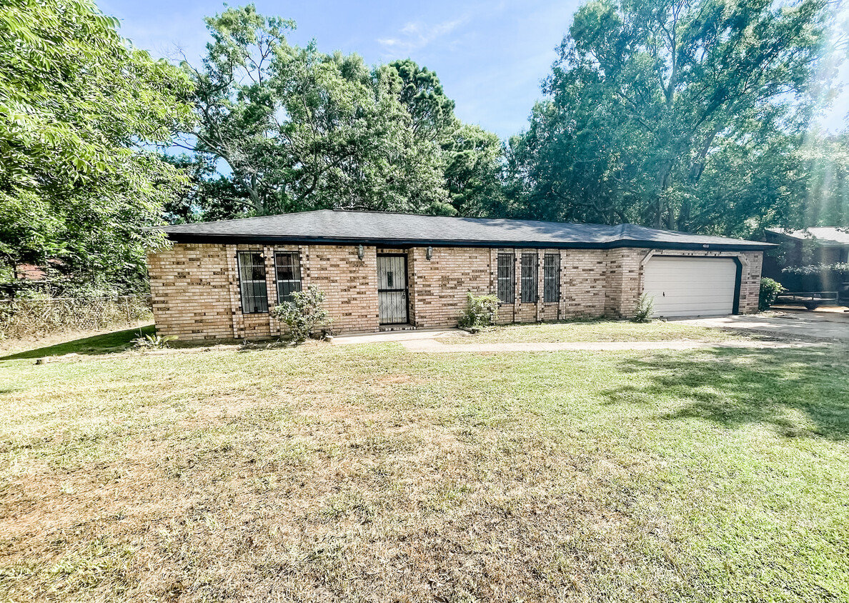 Foto principal - 4010 Twin Oaks Ave