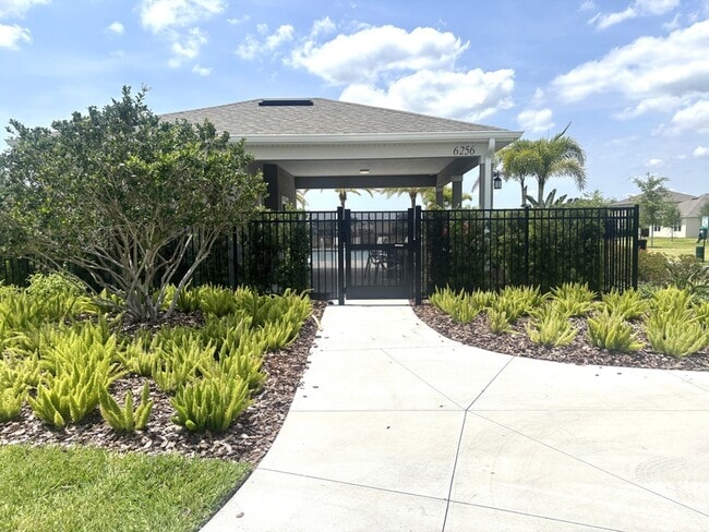 Building Photo - 5555 Hayloft Dr
