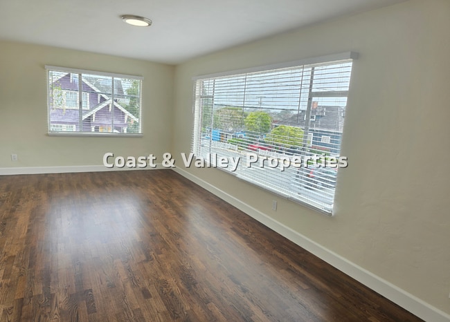 Building Photo - 601 Forest Ave