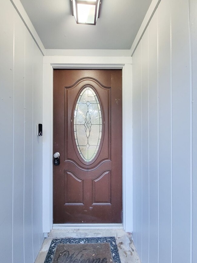 Building Photo - This single story 3 bedroom home has it all, and is set on a large lot with a fenced back yard, l...