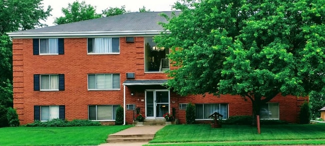 Building Photo - 1363 County B Rd W