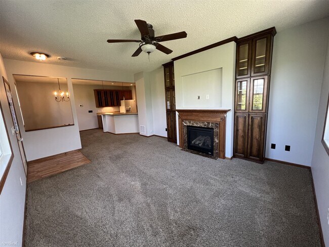 Foto del edificio - 3 br, 2.5 bath Townhome - 1979 Sierra Drive