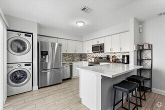 Building Photo - 1596 Shaker Cir