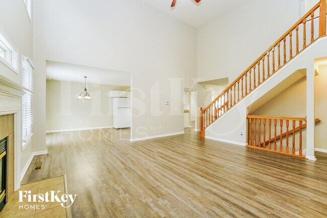 Foto del edificio - 7821 Edgewater Ct