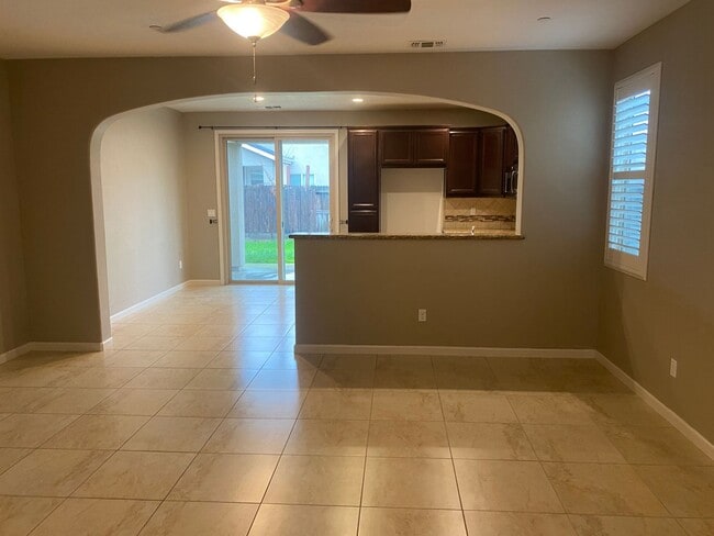 Building Photo - Available Now! 3 Bedroom 2 Bathroom home S...