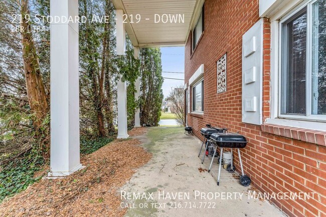 Foto del edificio - 219 Stoddard Ave DN, Akron - Spacious 2 be...